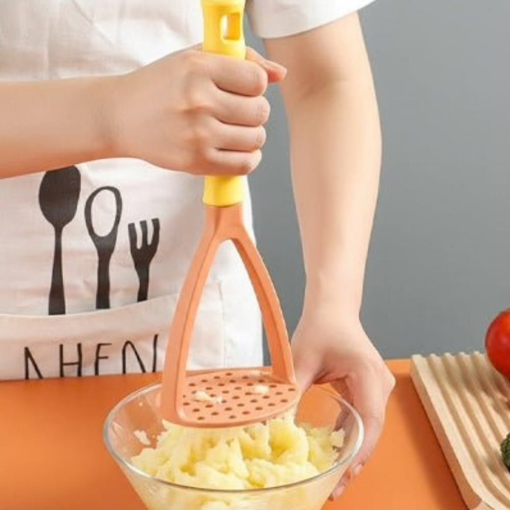 Presse-purée EasyMash orange en utilisation - variante orange - Librecook