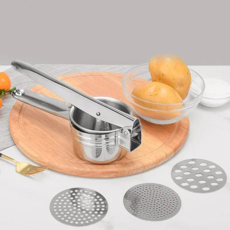 Presse purée Librecook avec ses 3 disques interchangeables et pommes de terre