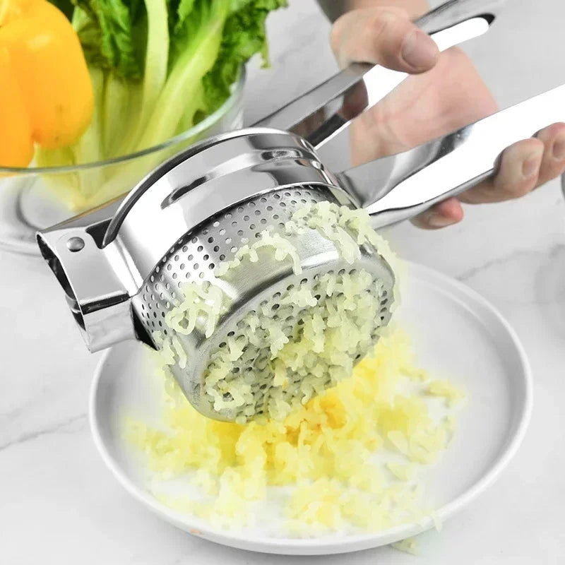Presse purée double grille perforée pour purée de légumes fine et homogène